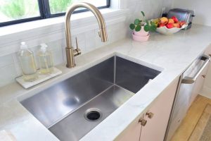 How to Select a Faucet That Matches Your Decor